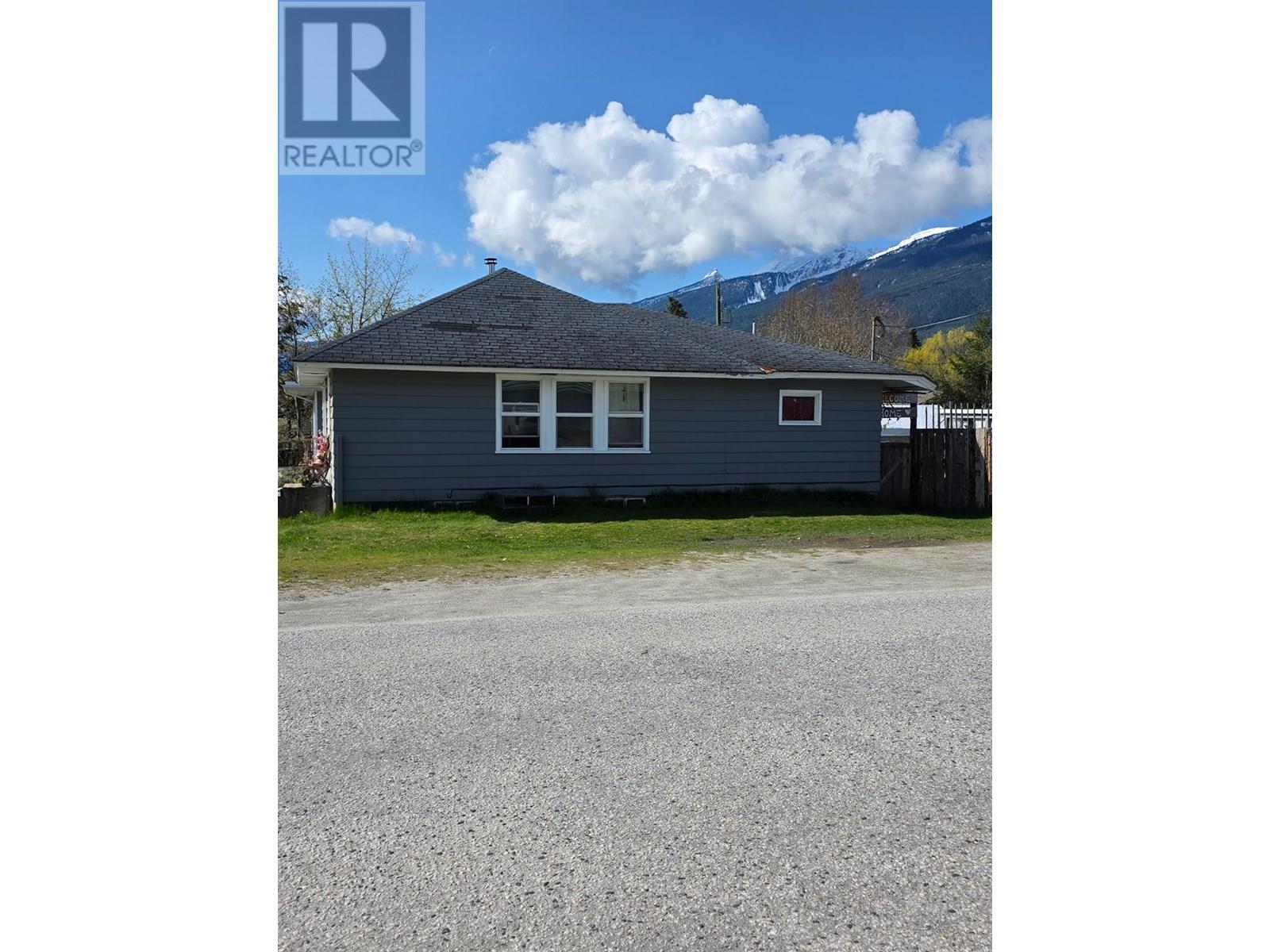 316 6TH Avenue, Nakusp
