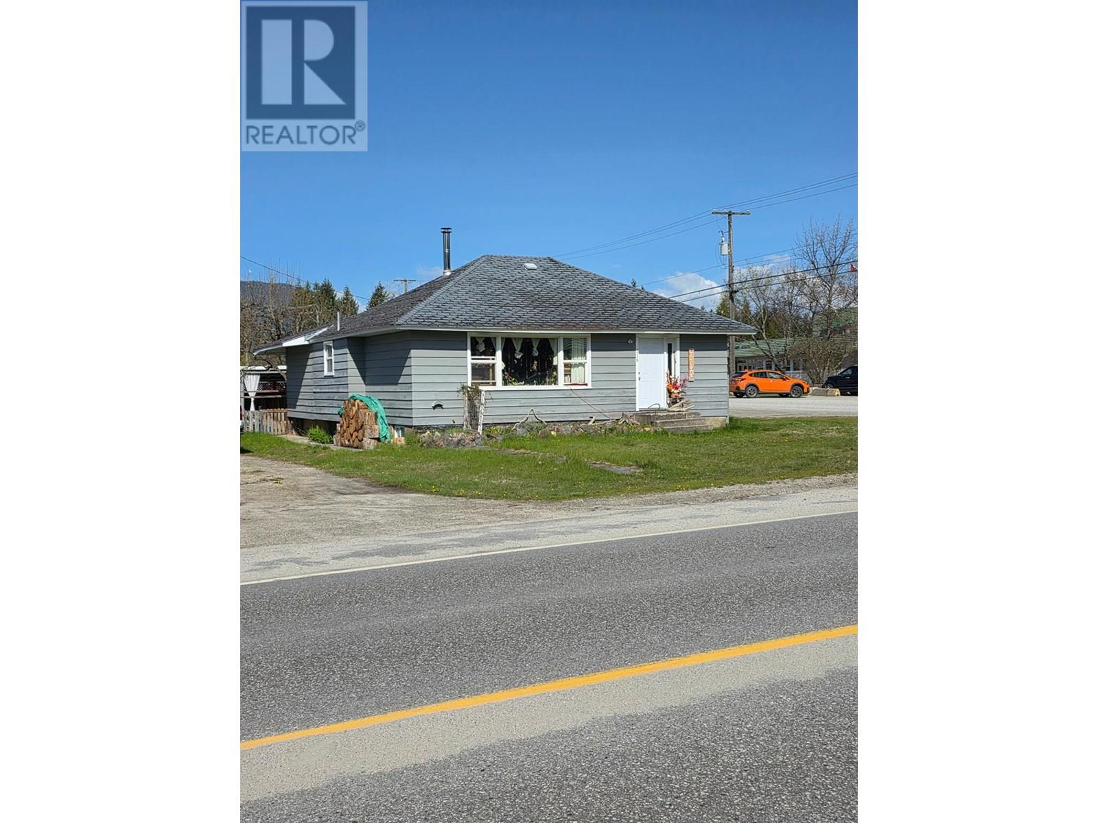 316 6TH Avenue, Nakusp