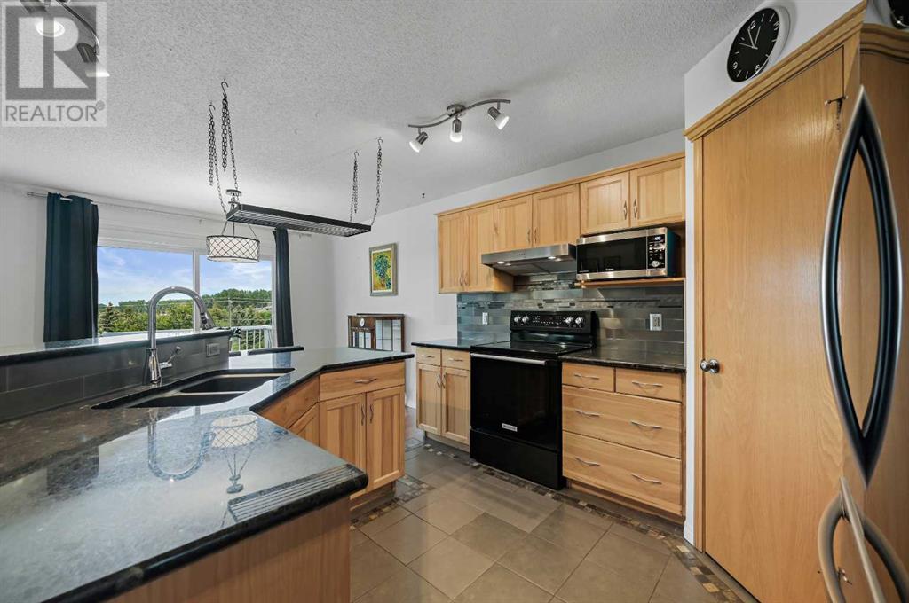 Single Family House for Sale in  Tuscany Ridge Terrace NW Tuscany Calgary 