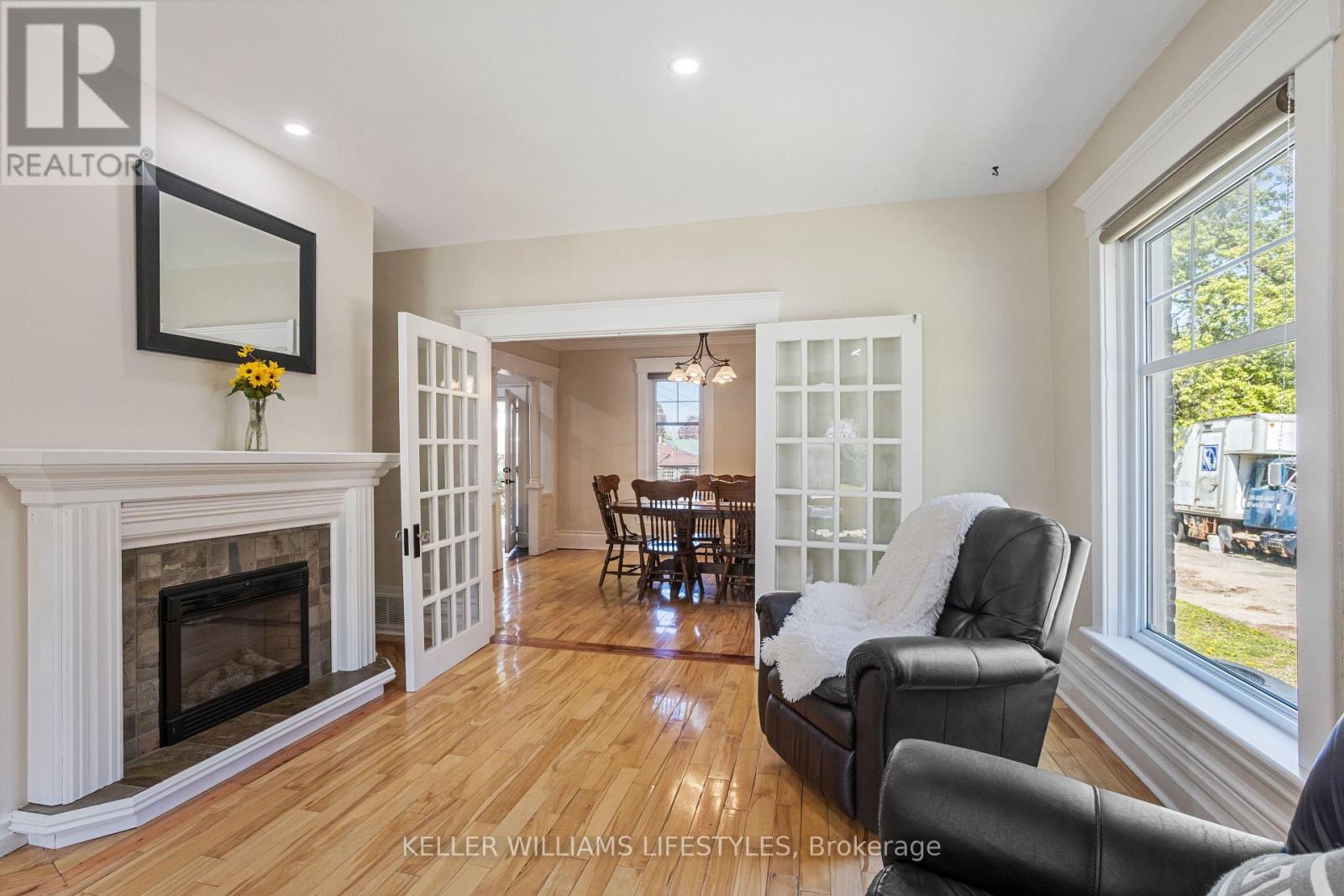 Single Family House for Sale in  PARKHILL MAIN STREET North Middlesex (Parkhill) 