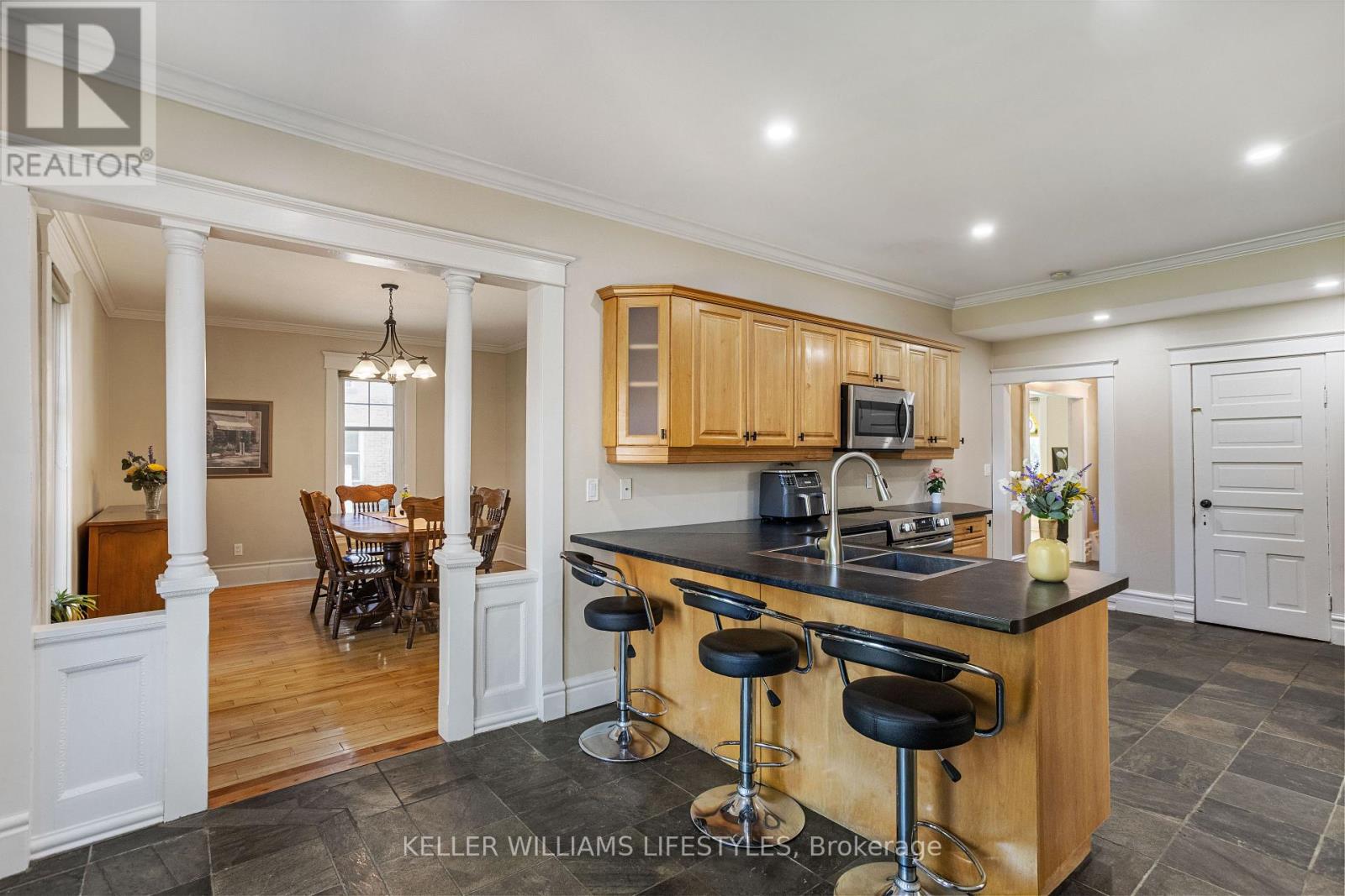 Single Family House for Sale in  PARKHILL MAIN STREET North Middlesex (Parkhill) 