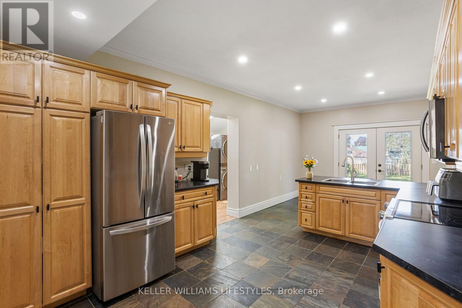 Single Family House for Sale in  PARKHILL MAIN STREET North Middlesex (Parkhill) 