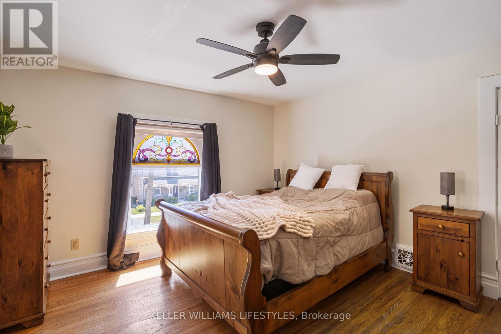 Single Family House for Sale in  PARKHILL MAIN STREET North Middlesex (Parkhill) 
