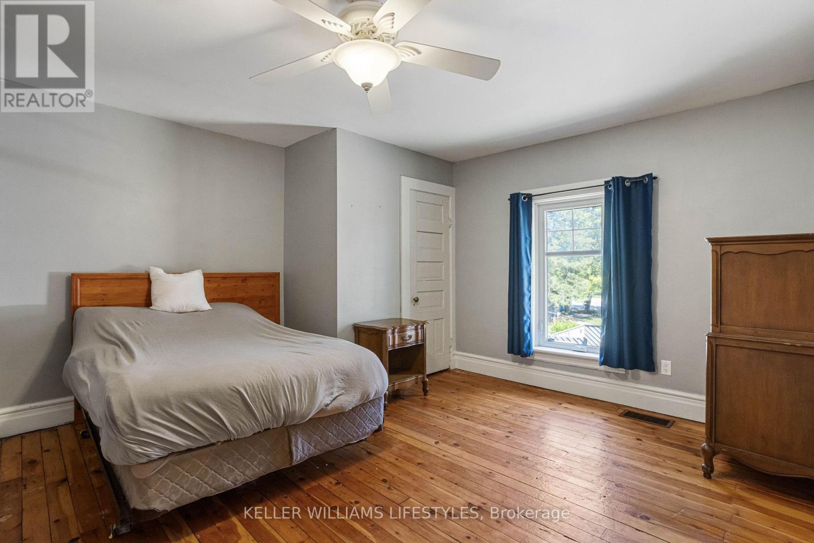 Single Family House for Sale in  PARKHILL MAIN STREET North Middlesex (Parkhill) 