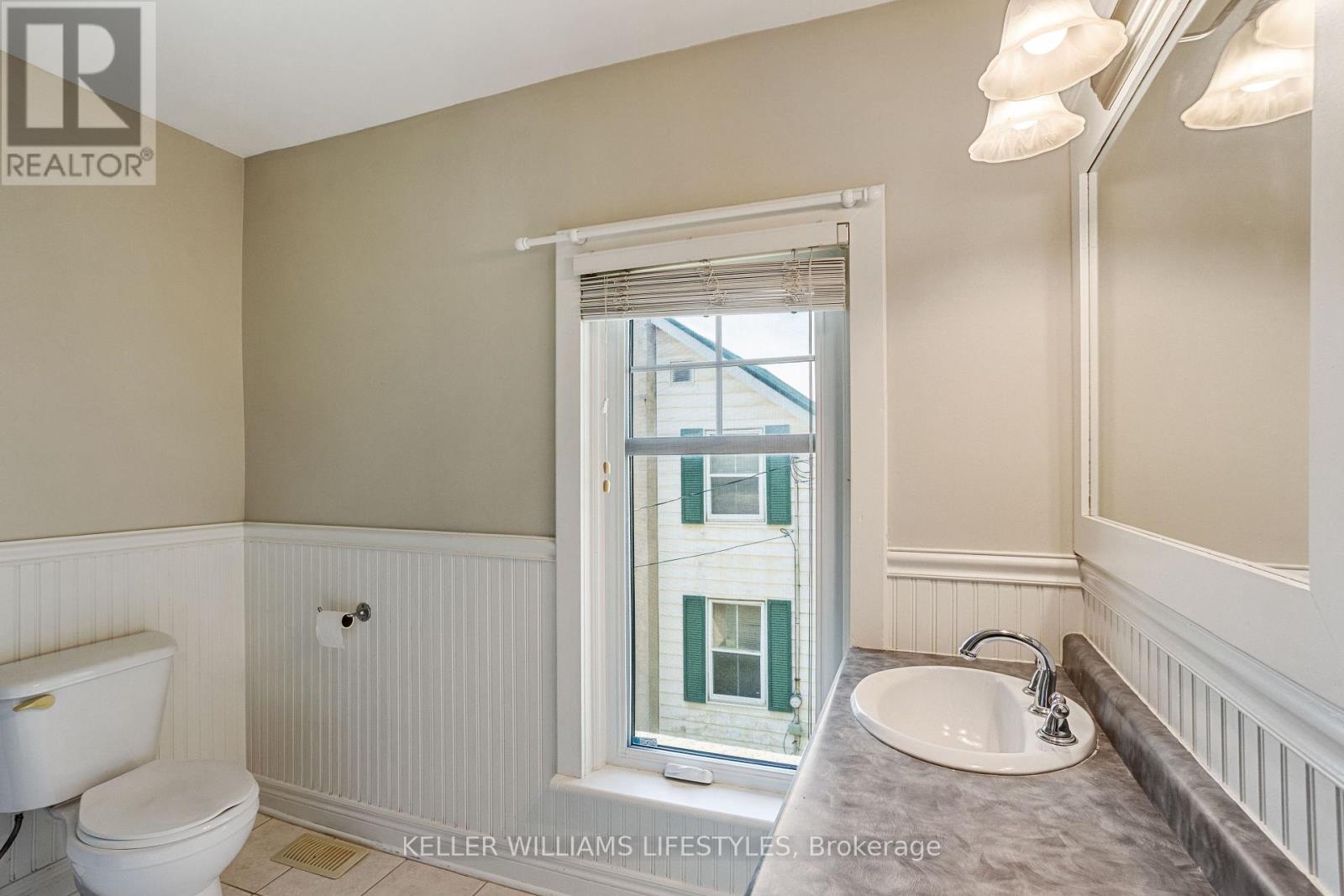 Single Family House for Sale in  PARKHILL MAIN STREET North Middlesex (Parkhill) 