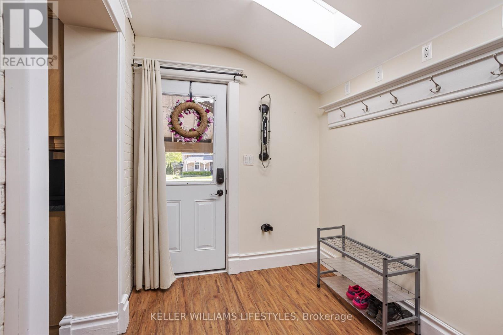 Single Family House for Sale in  PARKHILL MAIN STREET North Middlesex (Parkhill) 