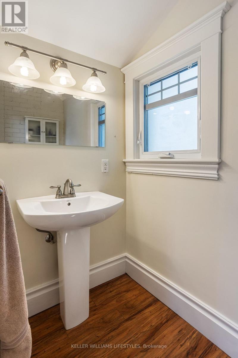 Single Family House for Sale in  PARKHILL MAIN STREET North Middlesex (Parkhill) 