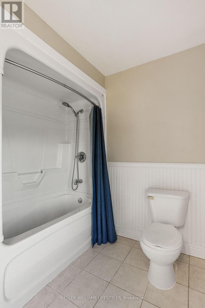 Single Family House for Sale in  PARKHILL MAIN STREET North Middlesex (Parkhill) 