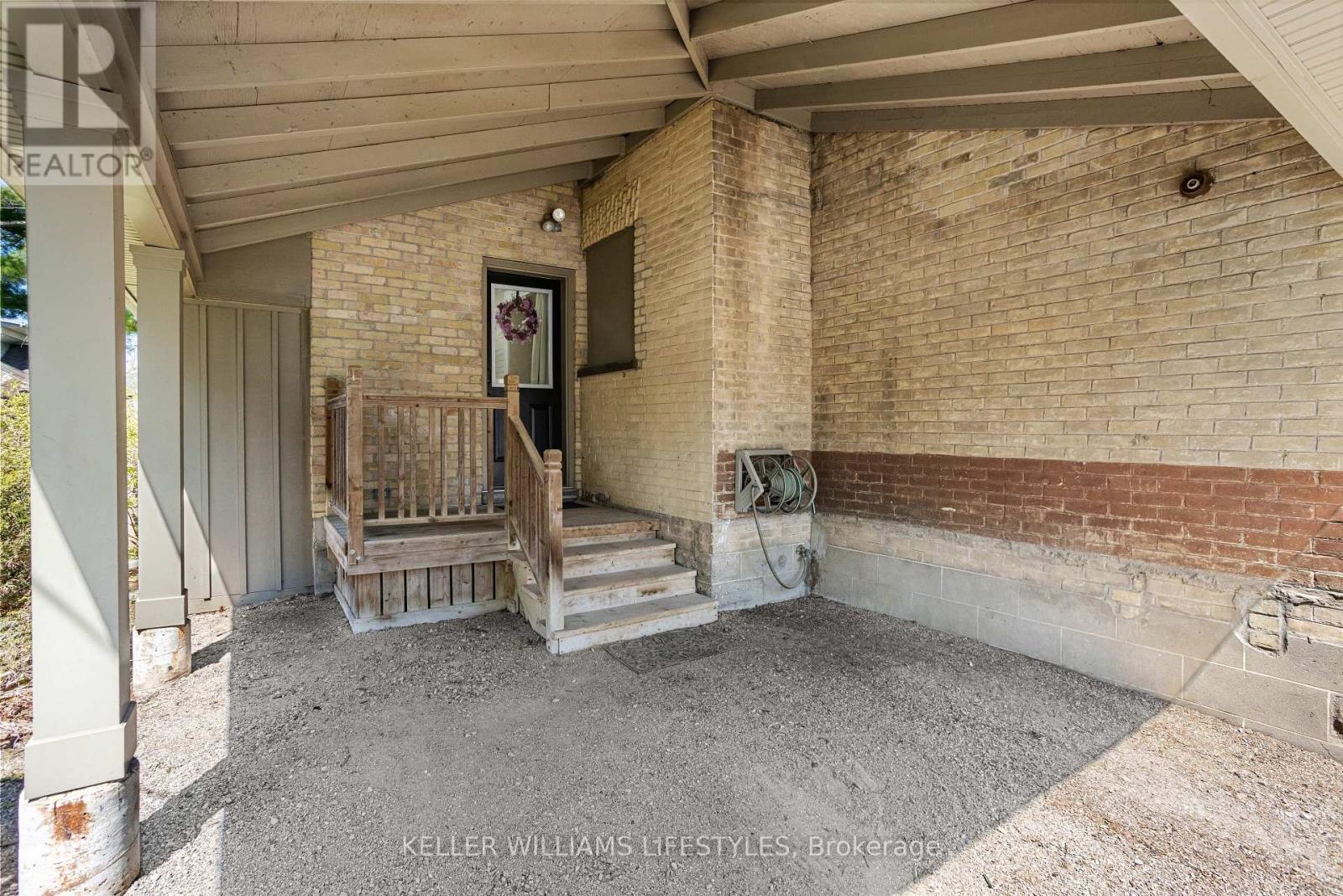 Single Family House for Sale in  PARKHILL MAIN STREET North Middlesex (Parkhill) 