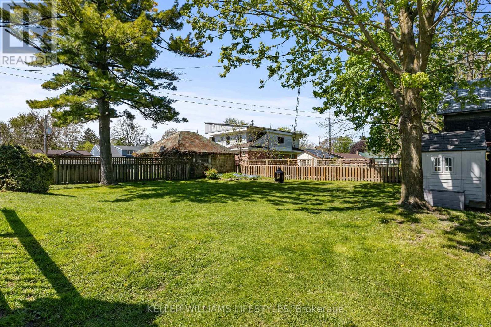 Single Family House for Sale in  PARKHILL MAIN STREET North Middlesex (Parkhill) 