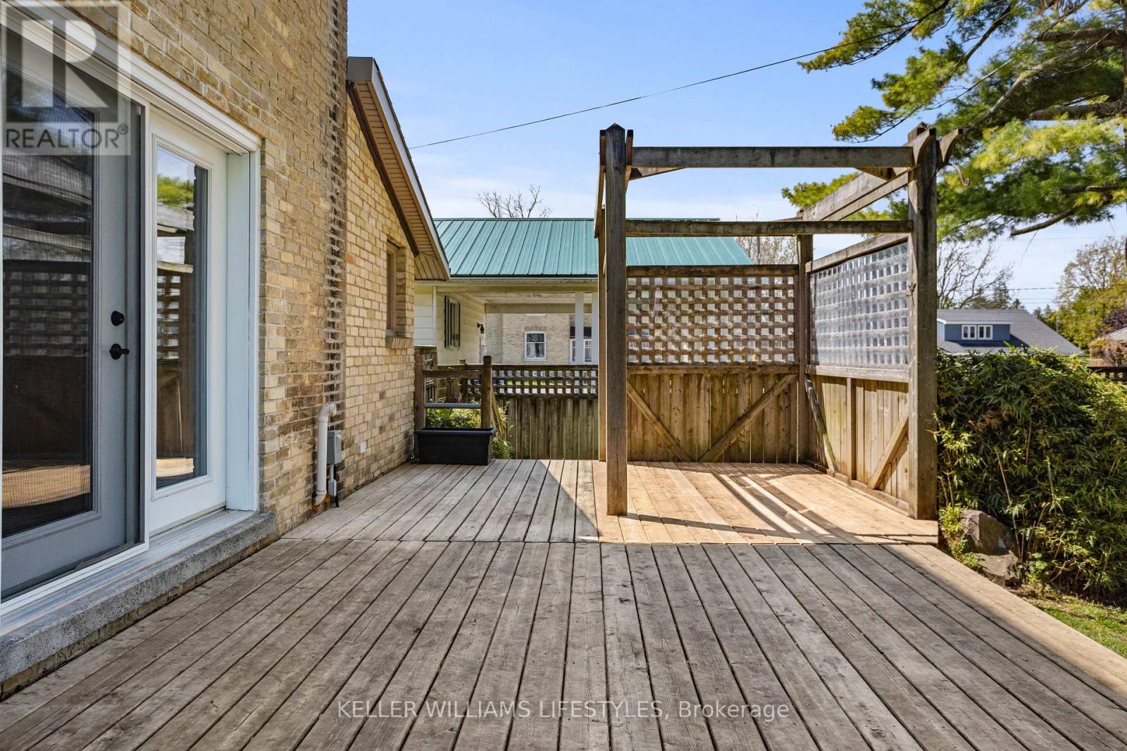 Single Family House for Sale in  PARKHILL MAIN STREET North Middlesex (Parkhill) 