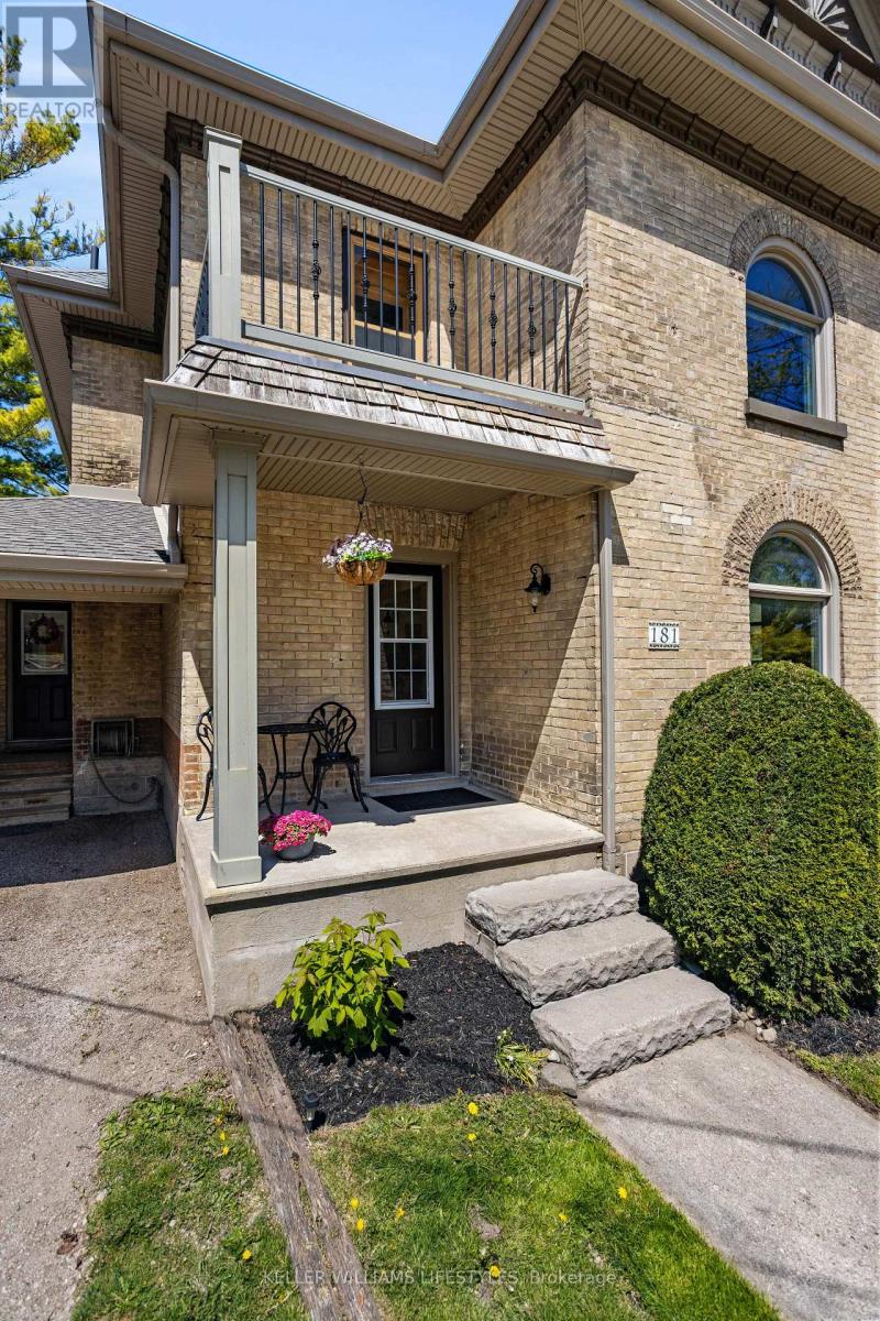 Single Family House for Sale in  PARKHILL MAIN STREET North Middlesex (Parkhill) 