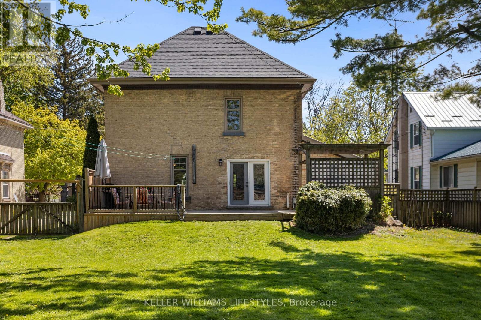 Single Family House for Sale in  PARKHILL MAIN STREET North Middlesex (Parkhill) 