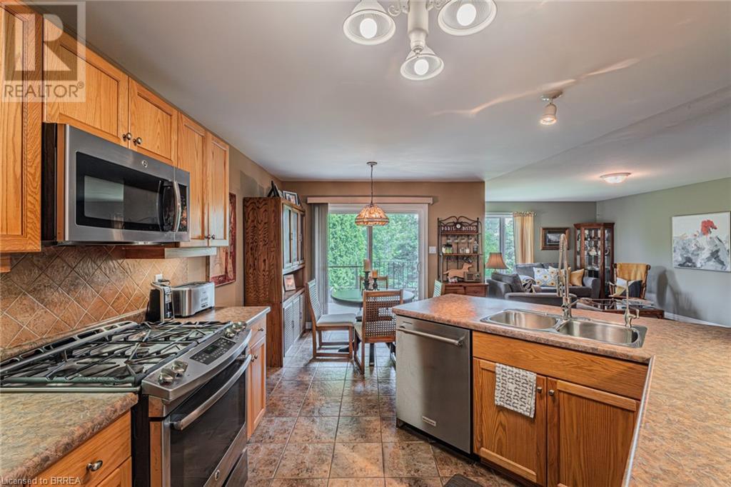 Photo 10 of 26 Cobblestone Drive, Paris ON