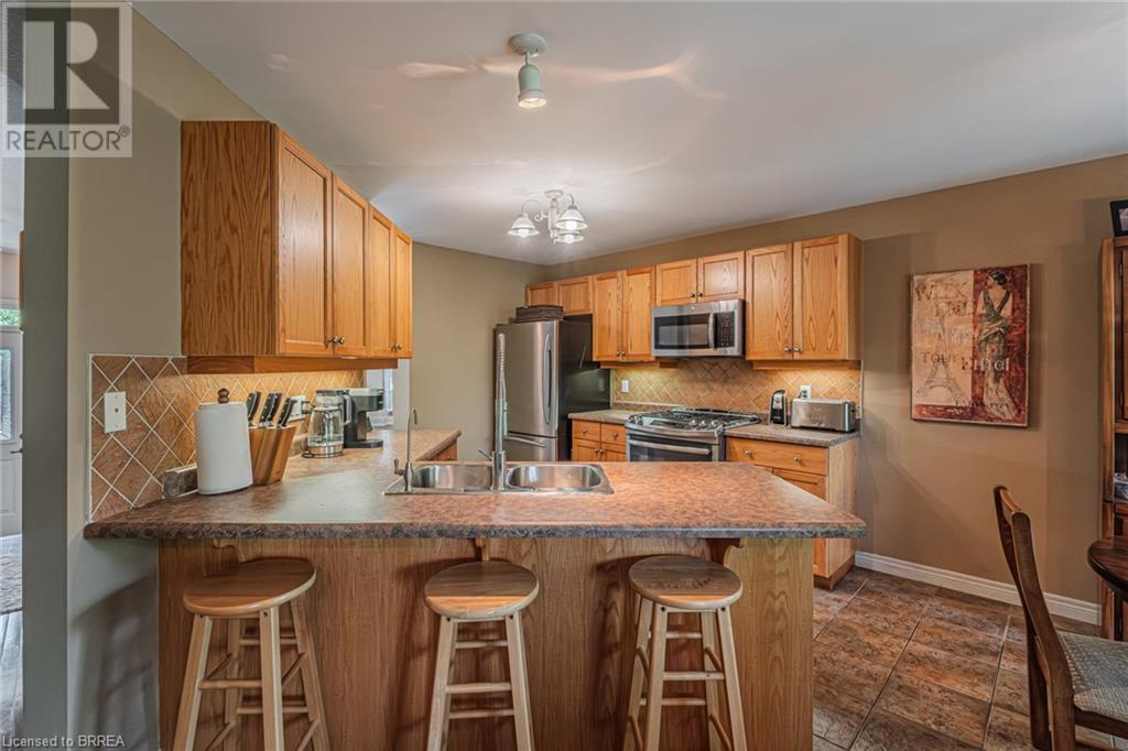 Photo 12 of 26 Cobblestone Drive, Paris ON