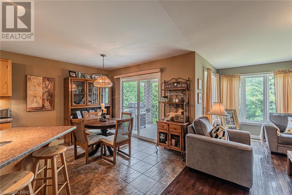 Photo 13 of 26 Cobblestone Drive, Paris ON
