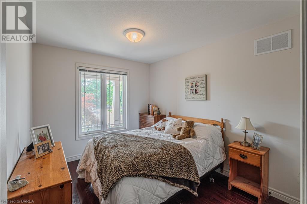 Photo 17 of 26 Cobblestone Drive, Paris ON