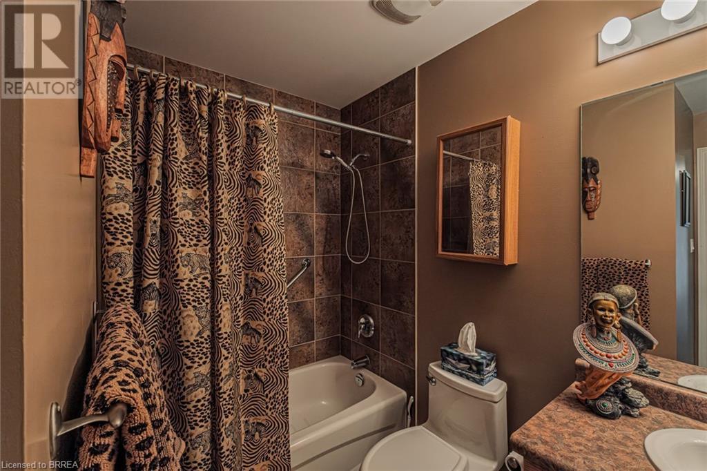 Photo 20 of 26 Cobblestone Drive, Paris ON