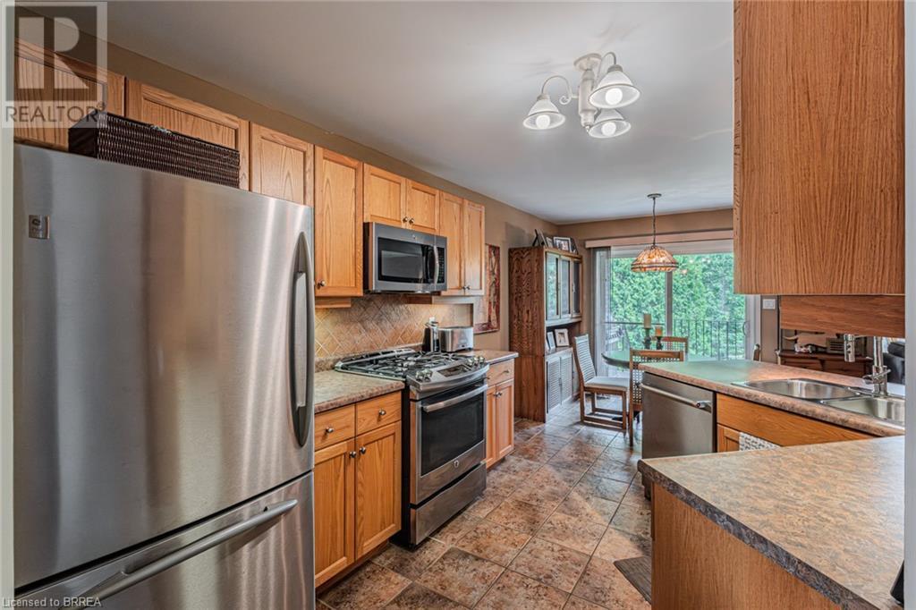 Photo 9 of 26 Cobblestone Drive, Paris ON
