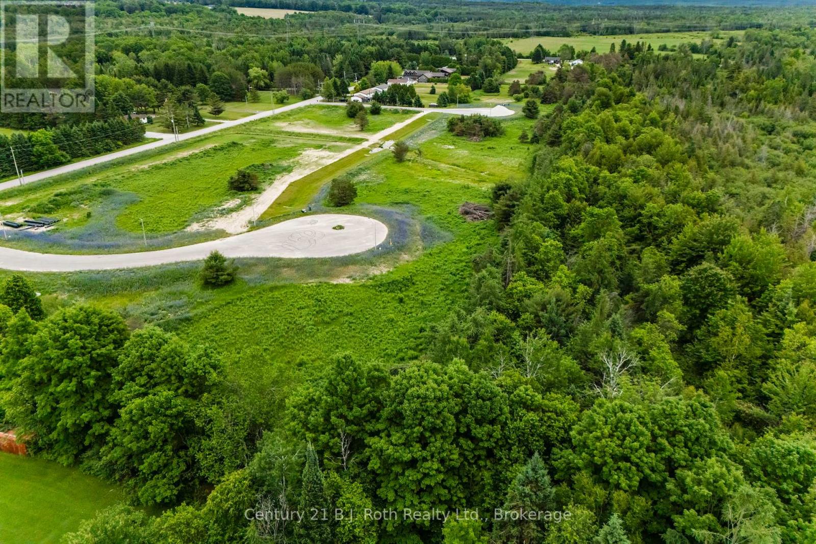 Photo 3 of 14 Greenlaw Court, Springwater ON