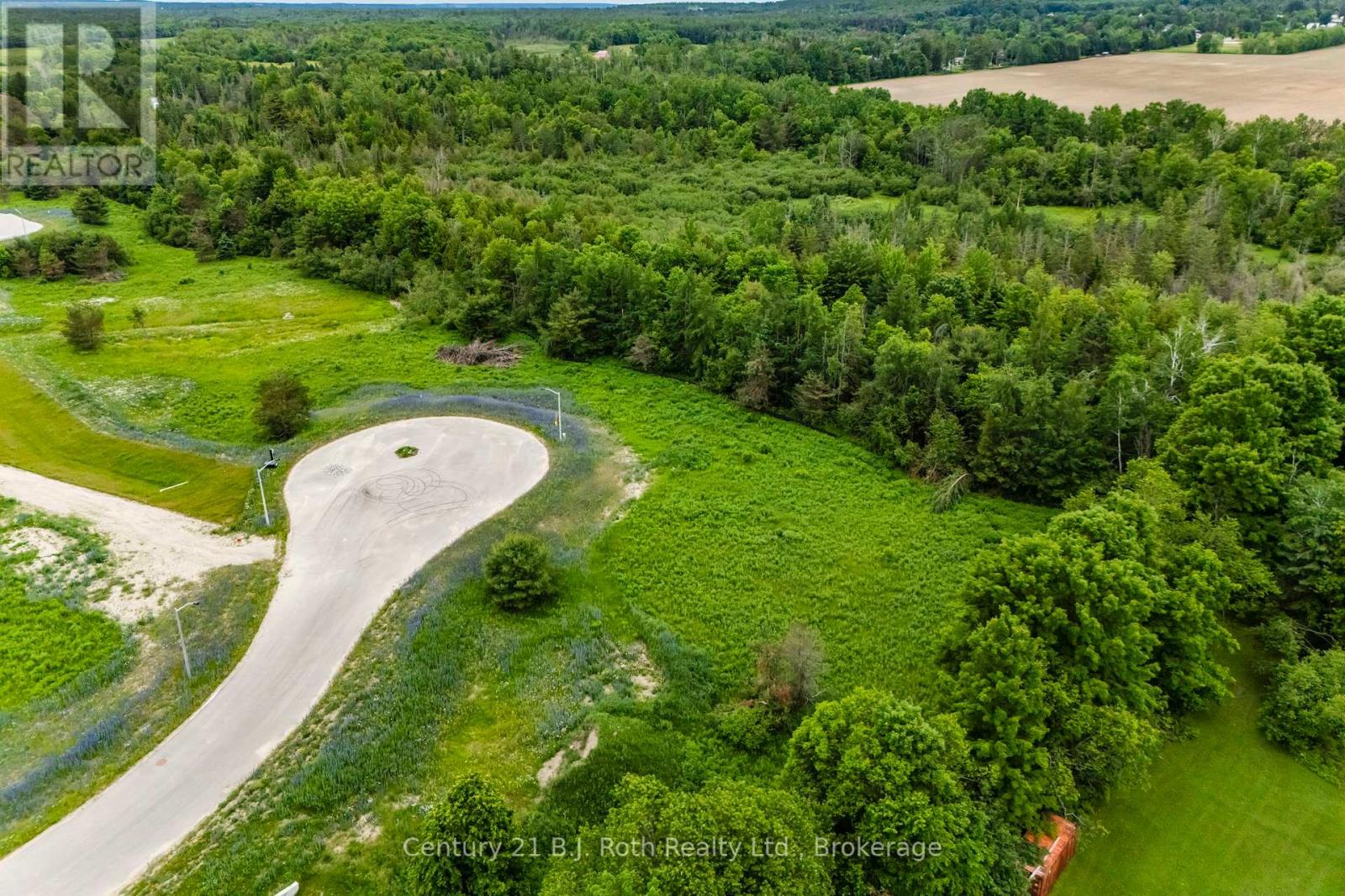 Photo 4 of 14 Greenlaw Court, Springwater ON