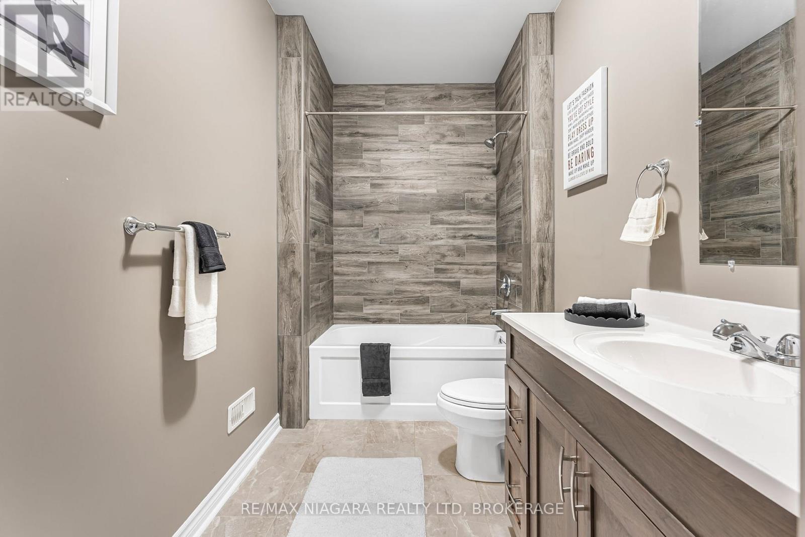 Photo 4 of 3157 Bethune Avenue, Fort Erie ON