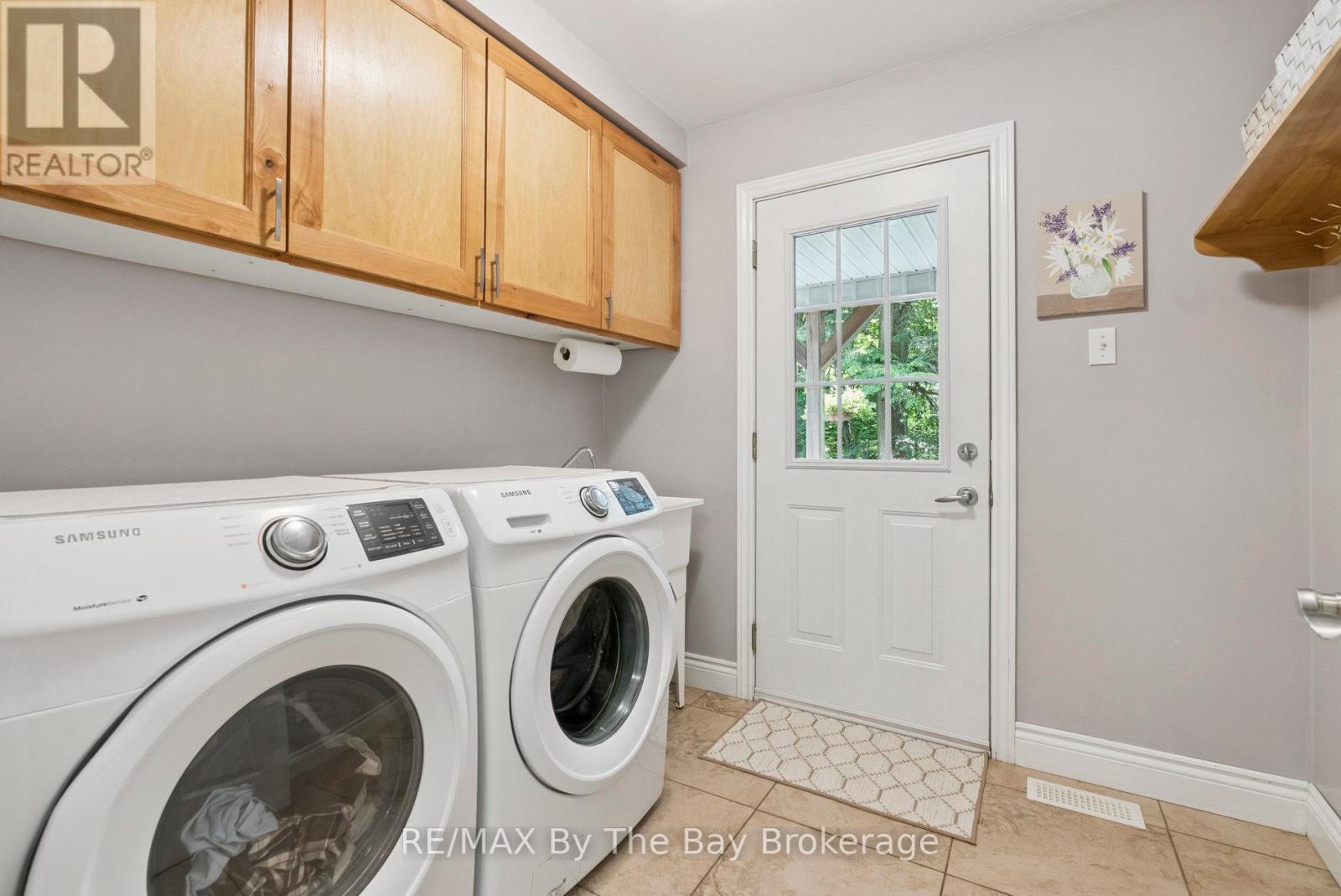 Photo 11 of 19 Gillespie Trail Se, Essa ON