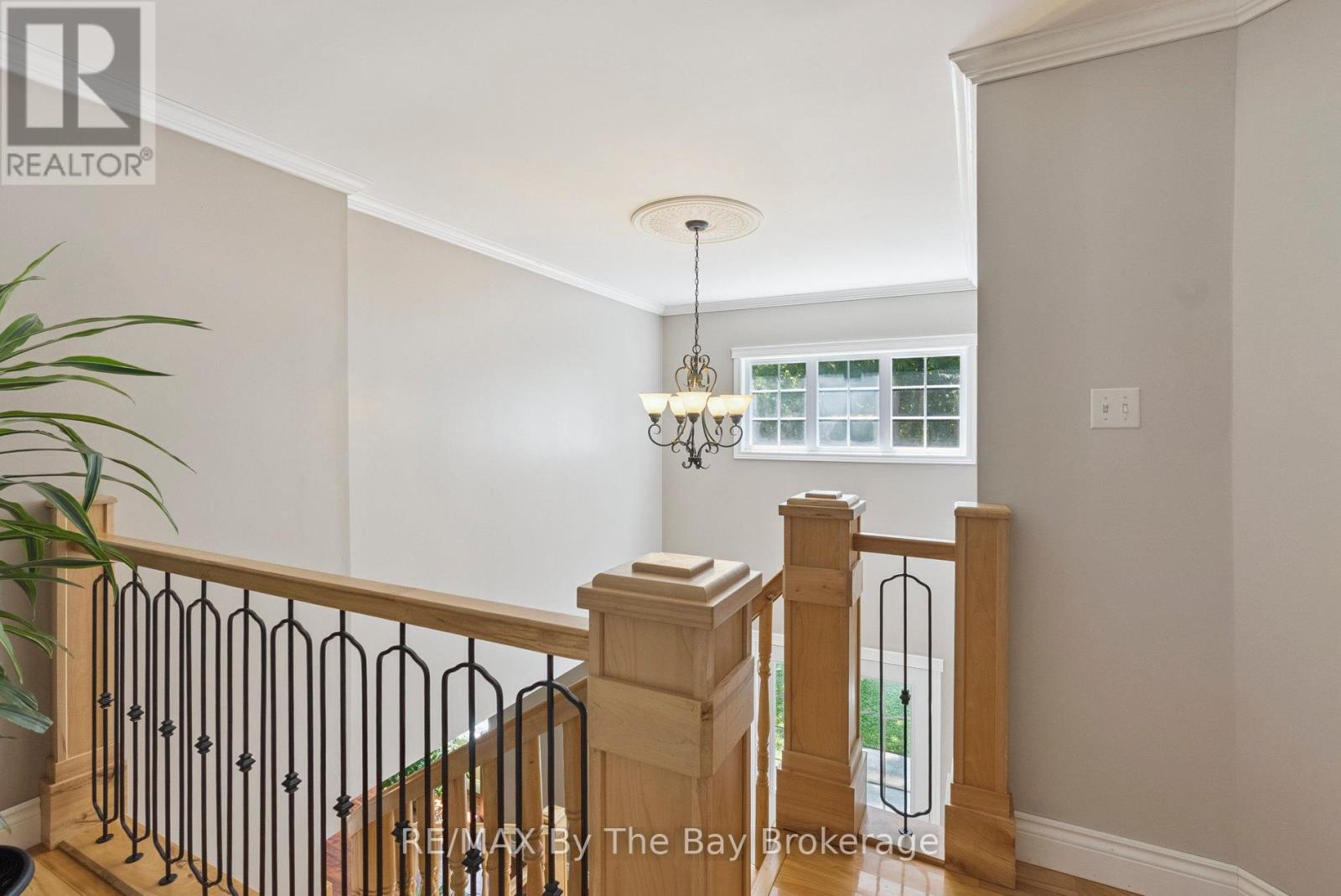 Photo 18 of 19 Gillespie Trail Se, Essa ON