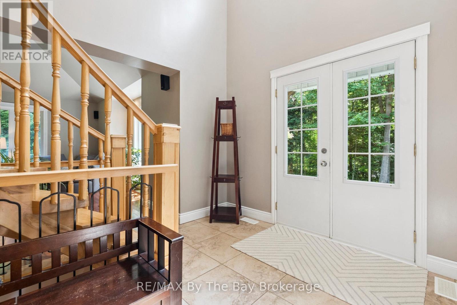 Photo 28 of 19 Gillespie Trail Se, Essa ON