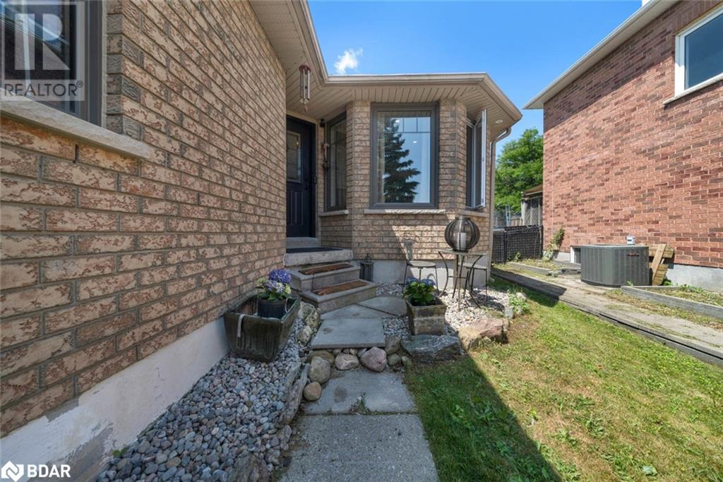 Photo 3 of 78 Ward Drive, Barrie ON