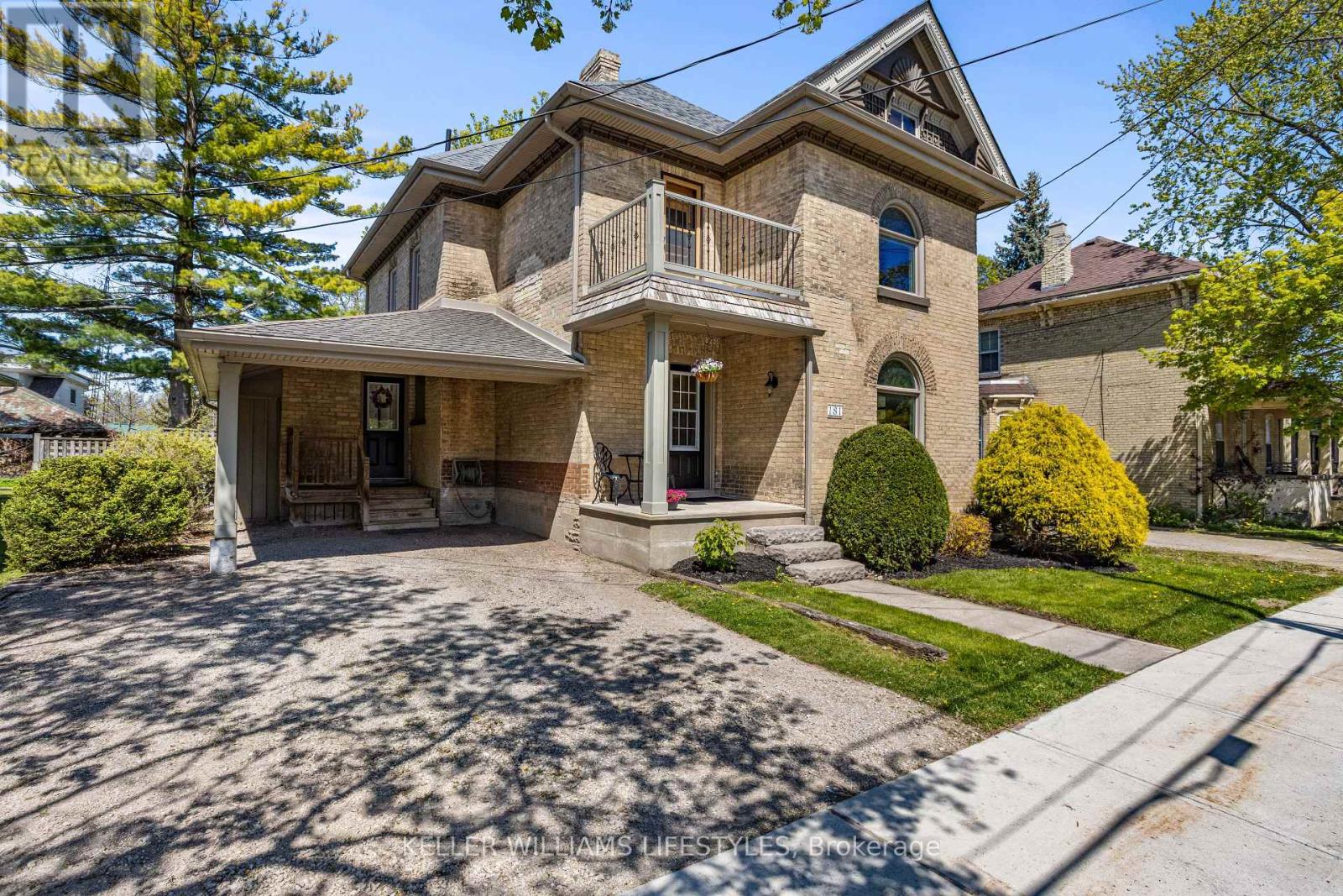 Single Family House for Sale in  PARKHILL MAIN STREET North Middlesex (Parkhill) 