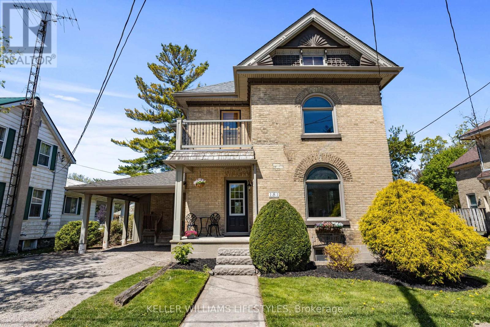Single Family House for Sale in  PARKHILL MAIN STREET North Middlesex (Parkhill) 