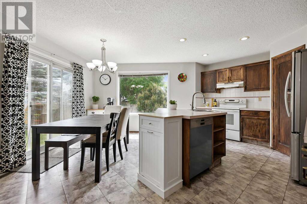 Single Family House for Sale in  Mckenzie Place SE McKenzie Lake Calgary 