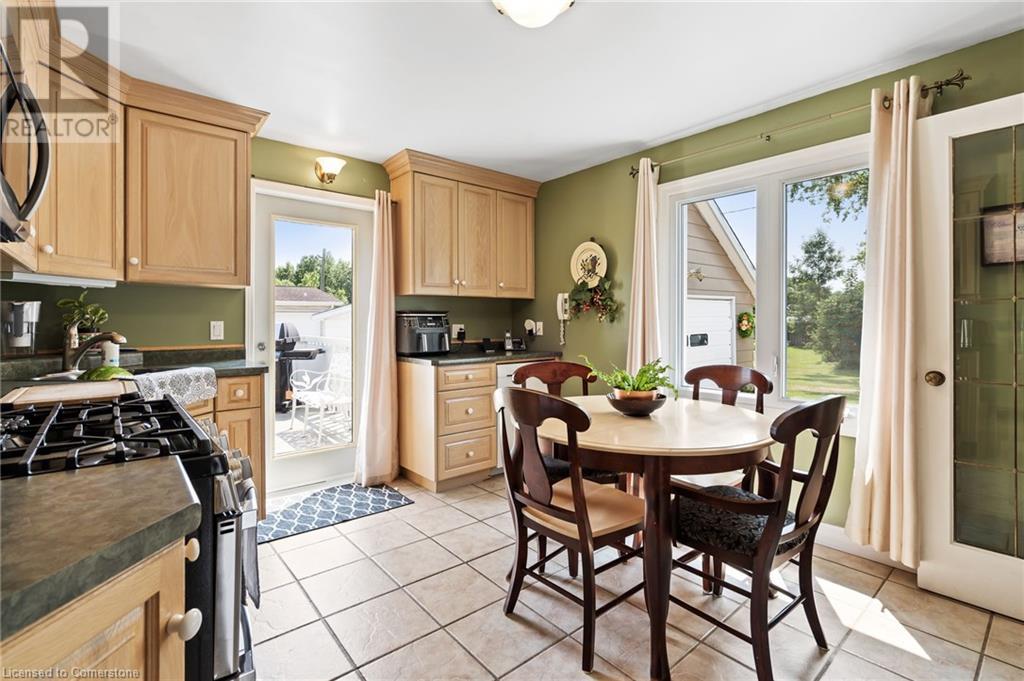 Photo 11 of 742 Broadway Street, Welland ON