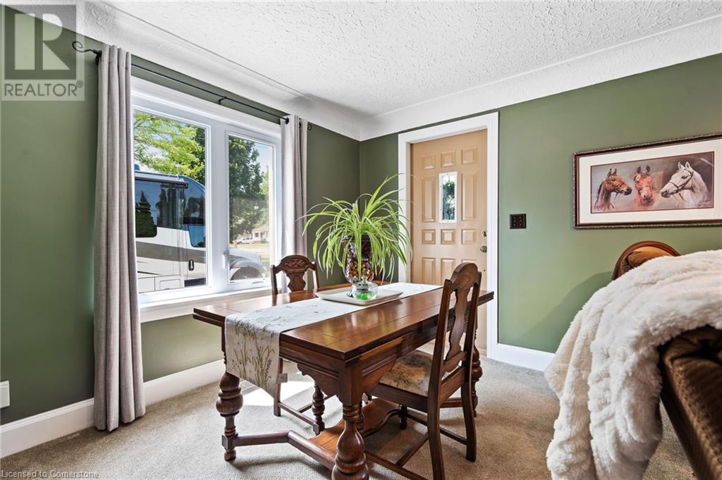 Photo 6 of 742 Broadway Street, Welland ON