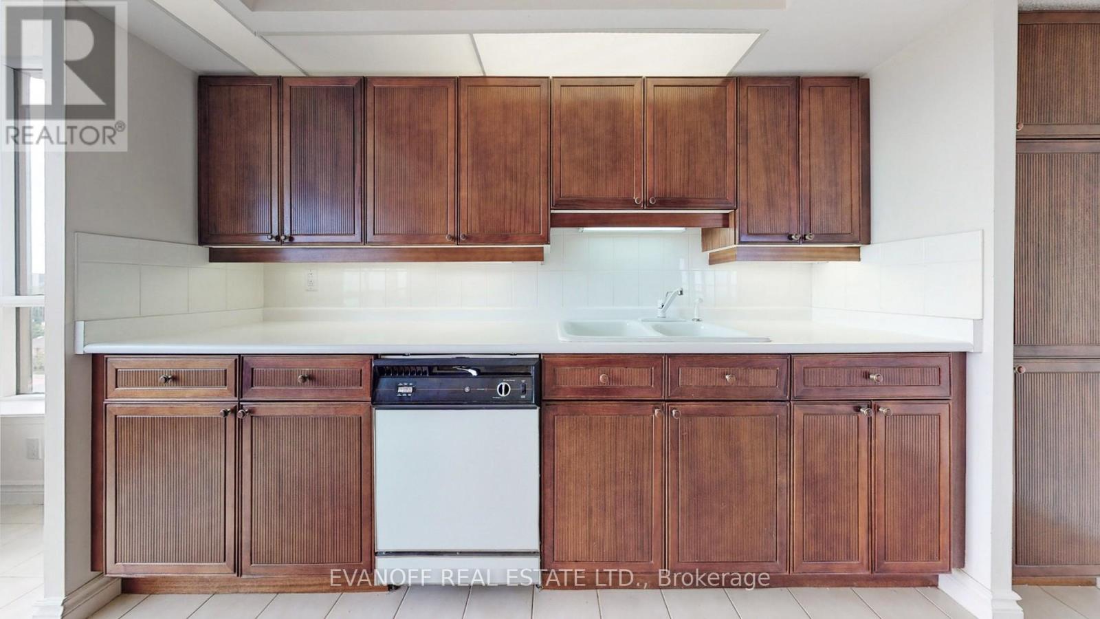 Photo 3 of 1226 10 Guildwood Parkway, Toronto ON