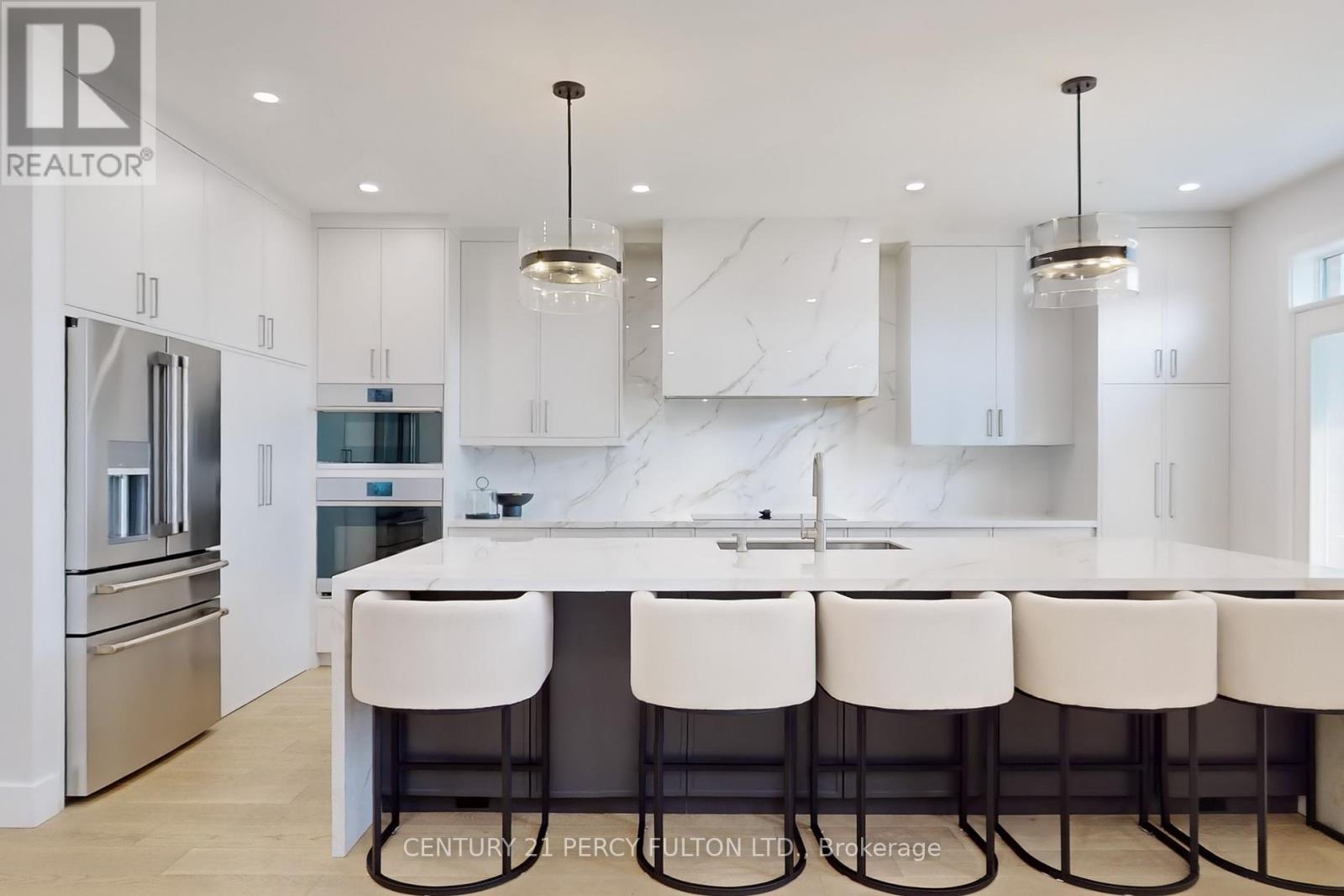 Photo 11 of 23 Sam Battaglia Crescent, Georgina ON