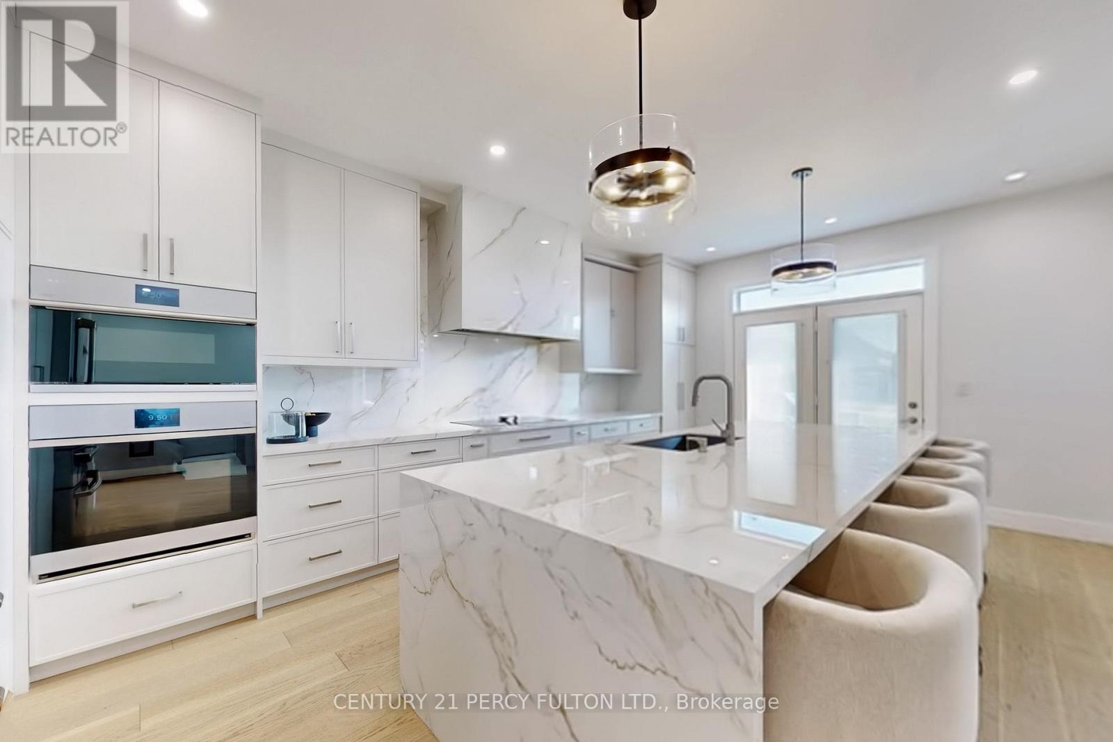 Photo 18 of 23 Sam Battaglia Crescent, Georgina ON