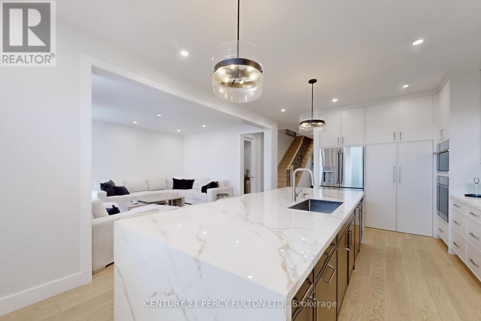 Photo 24 of 23 Sam Battaglia Crescent, Georgina ON