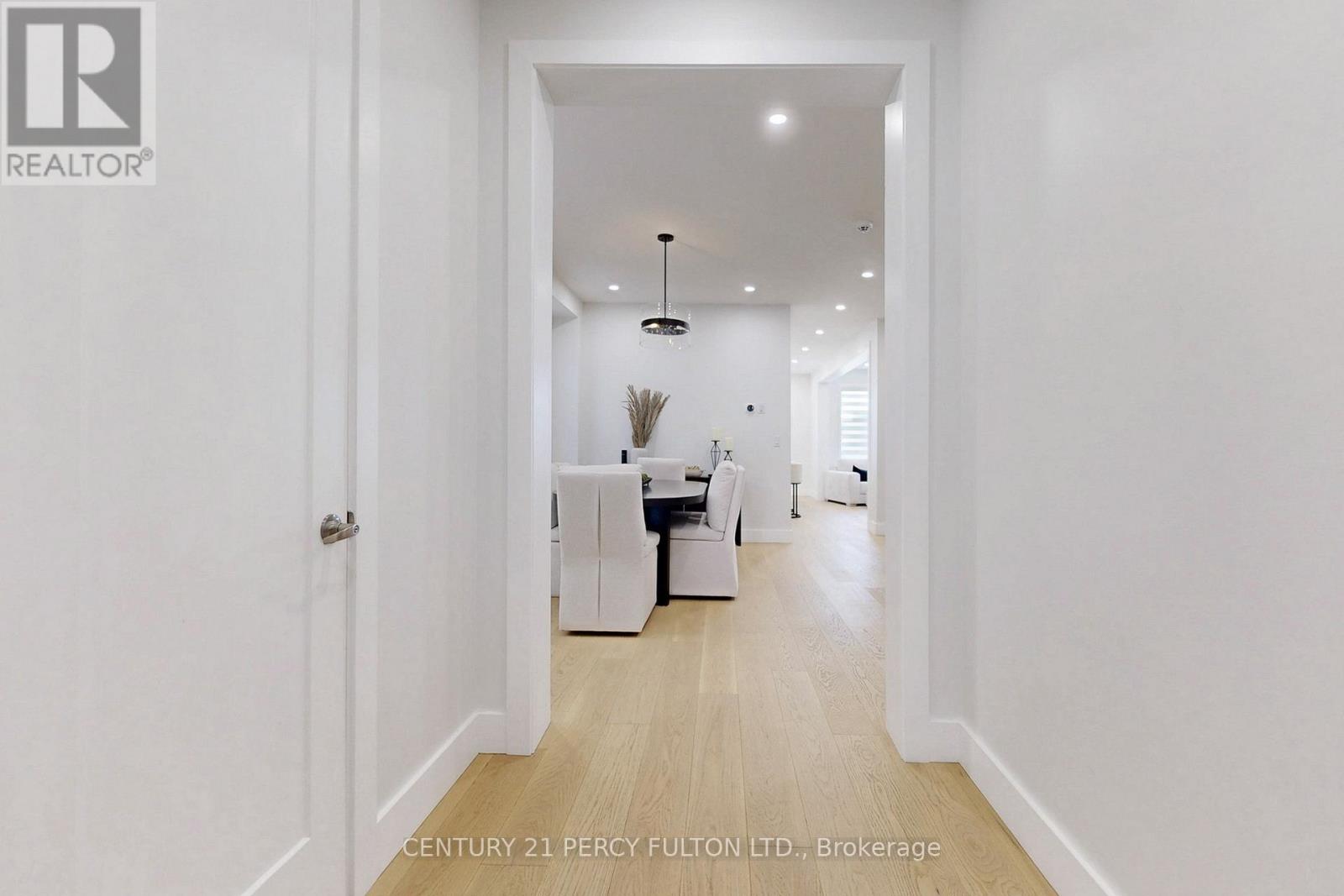 Photo 22 of 23 Sam Battaglia Crescent, Georgina ON