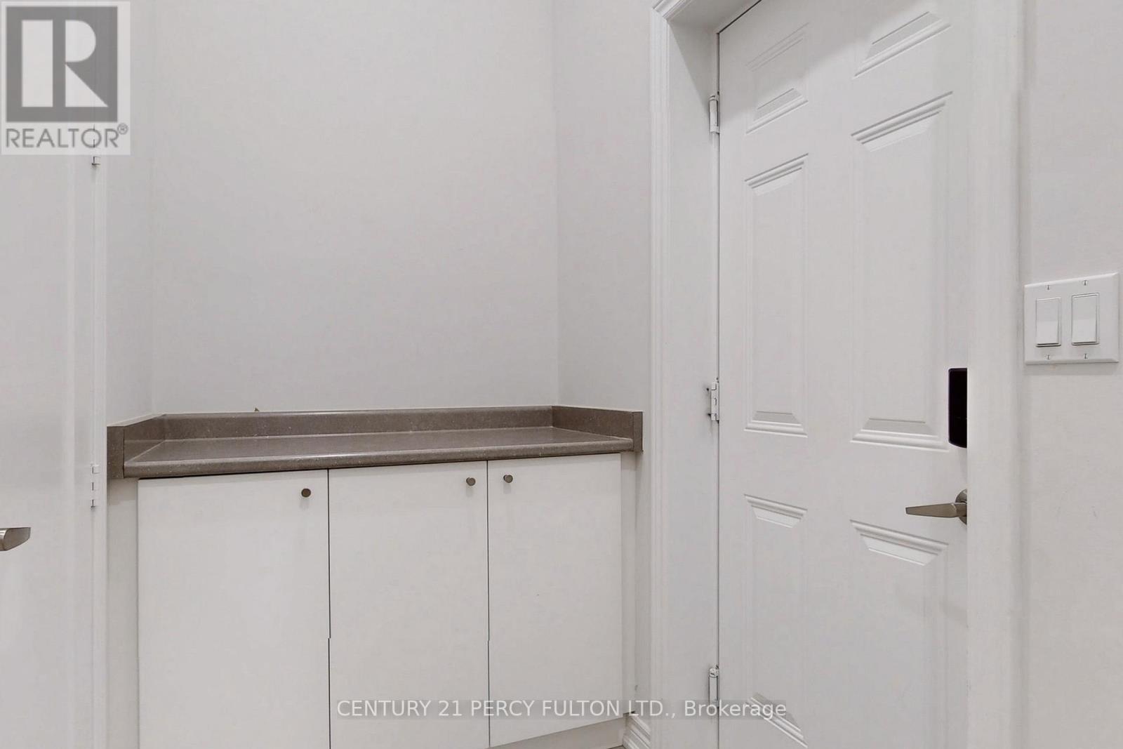 Photo 8 of 23 Sam Battaglia Crescent, Georgina ON