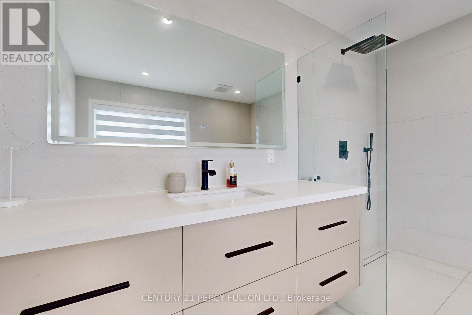 Photo 40 of 23 Sam Battaglia Crescent, Georgina ON