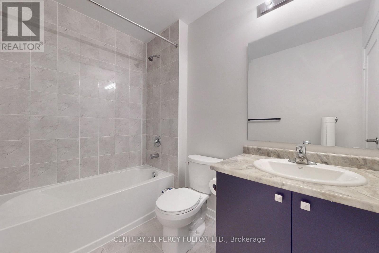 Photo 3 of 23 Sam Battaglia Crescent, Georgina ON