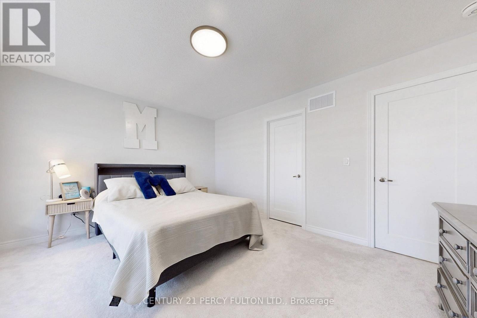 Photo 2 of 23 Sam Battaglia Crescent, Georgina ON