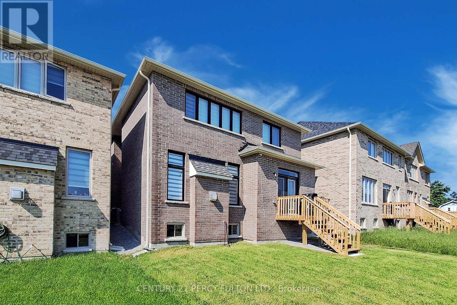 Photo 15 of 23 Sam Battaglia Crescent, Georgina ON