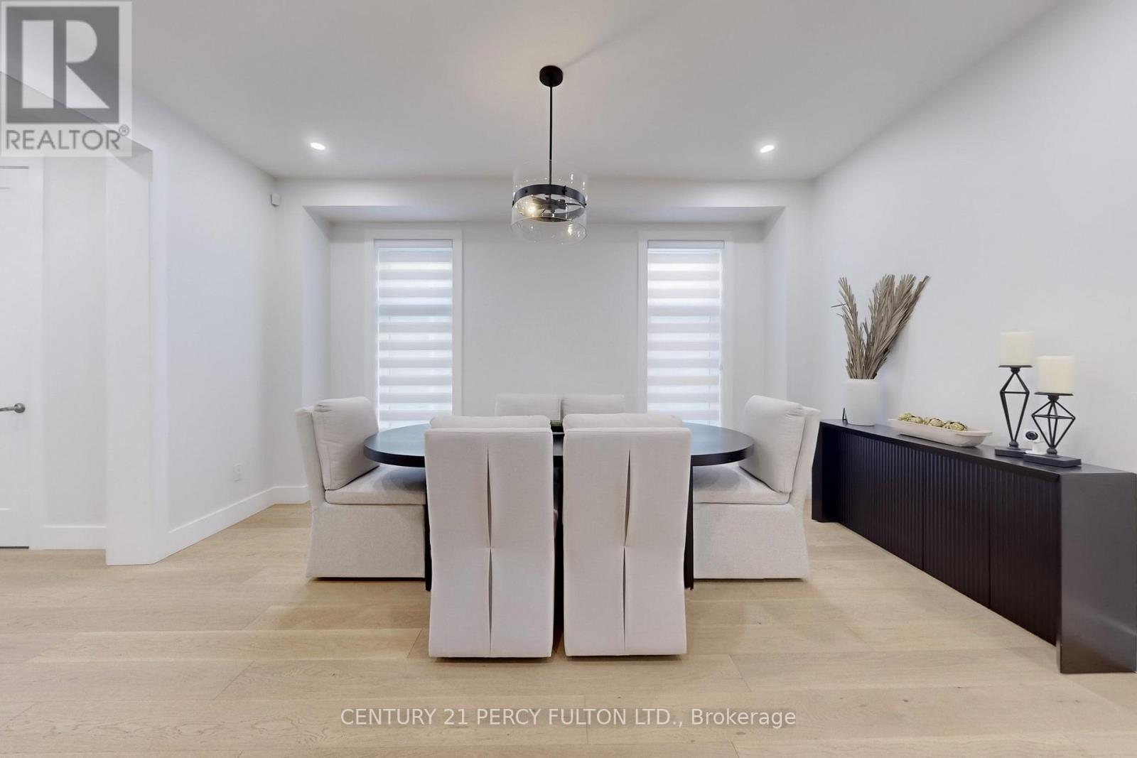 Photo 12 of 23 Sam Battaglia Crescent, Georgina ON