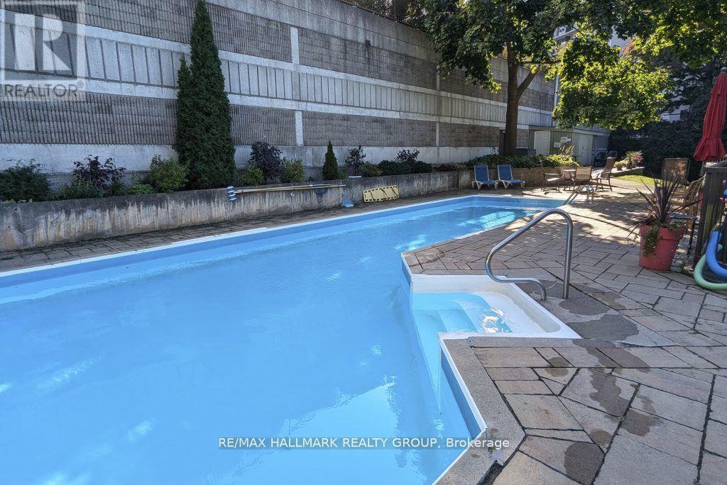 Photo 2 of 605 2019 Carling Avenue, Ottawa ON