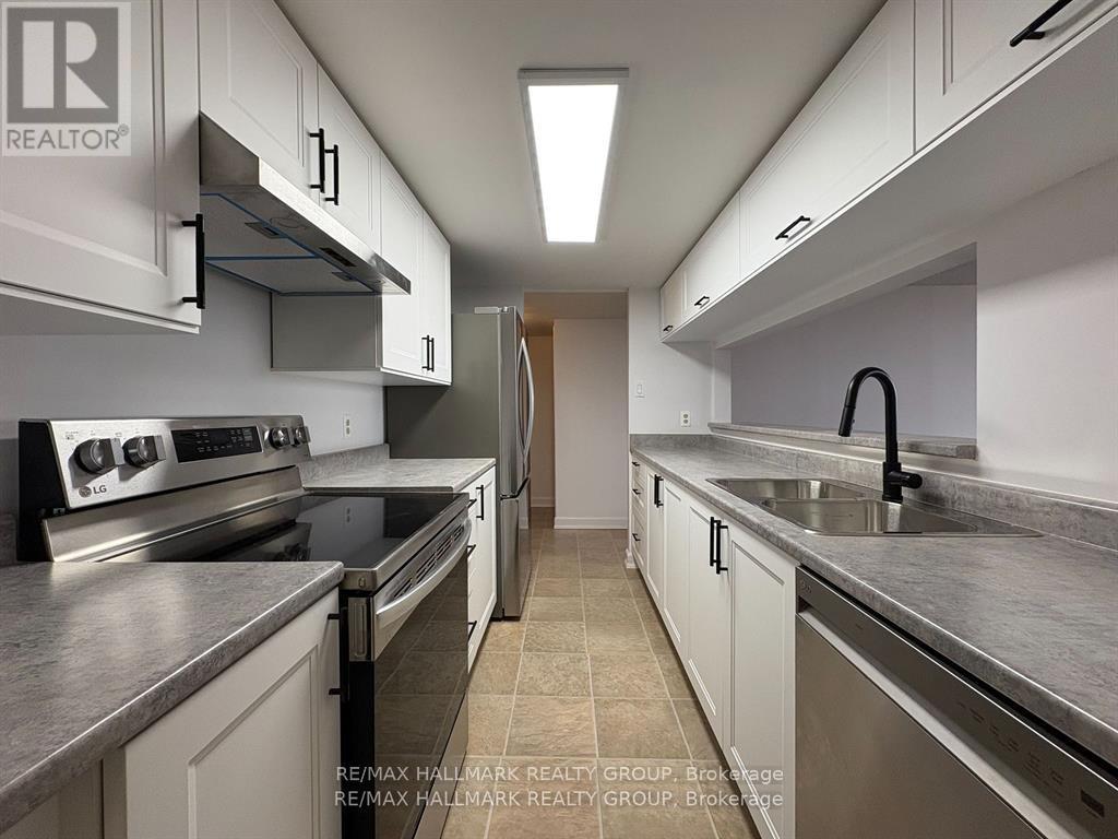 Photo 12 of 605 2019 Carling Avenue, Ottawa ON