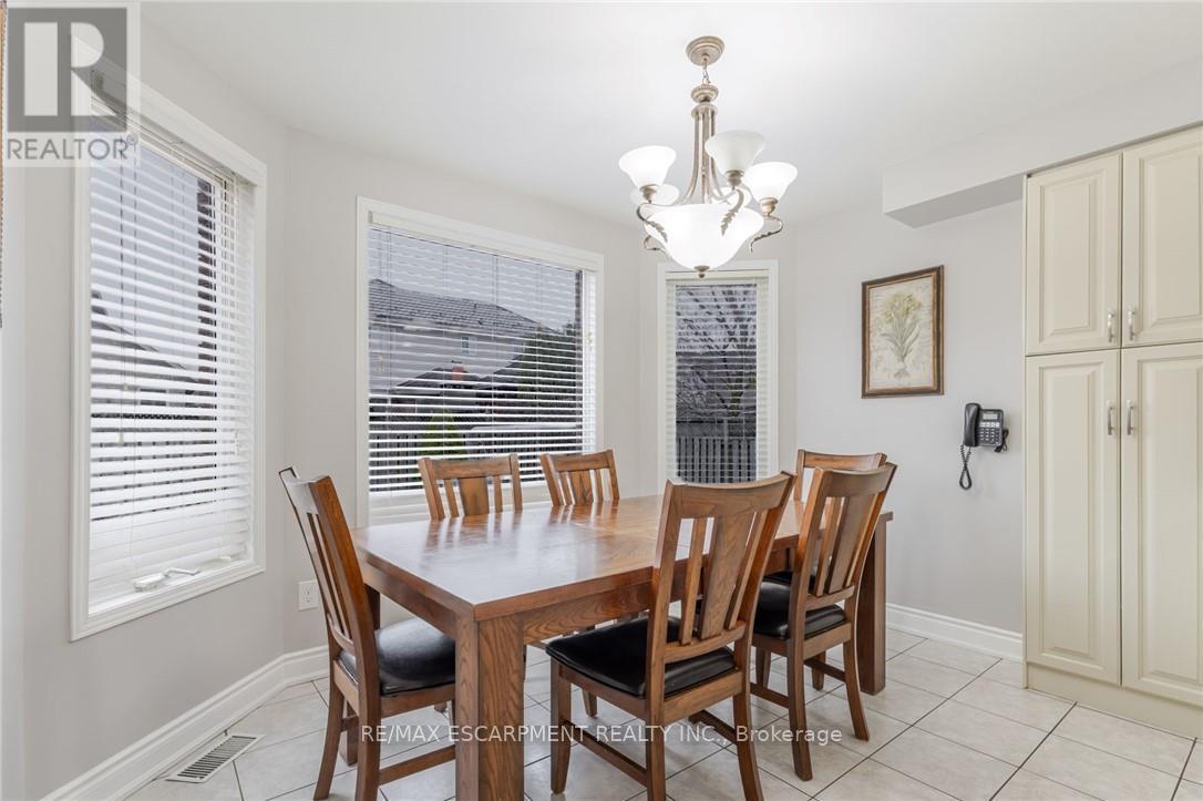 Photo 11 of 42 Hillgarden Drive, Hamilton ON