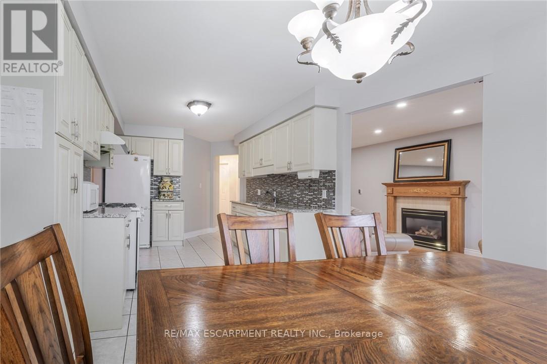 Photo 12 of 42 Hillgarden Drive, Hamilton ON